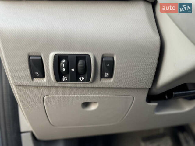 Коричневий Рено Зое, об'ємом двигуна 0 л та пробігом 133 тис. км за 6000 $, фото 26 на Automoto.ua