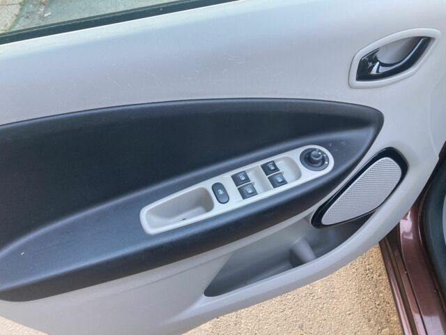 Коричневий Рено Зое, об'ємом двигуна 0 л та пробігом 67 тис. км за 5500 $, фото 10 на Automoto.ua