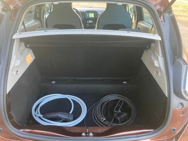 Коричневий Рено Зое, об'ємом двигуна 0 л та пробігом 67 тис. км за 5500 $, фото 6 на Automoto.ua