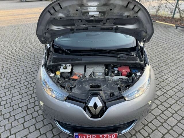 Коричневый Рено Зое, объемом двигателя 0 л и пробегом 133 тыс. км за 5999 $, фото 16 на Automoto.ua