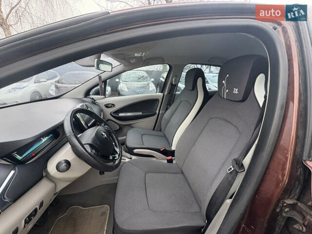 Коричневый Рено Зое, объемом двигателя 0 л и пробегом 129 тыс. км за 6200 $, фото 20 на Automoto.ua