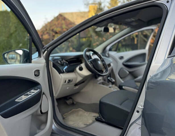 Коричневий Рено Зое, об'ємом двигуна 0 л та пробігом 133 тис. км за 6000 $, фото 19 на Automoto.ua