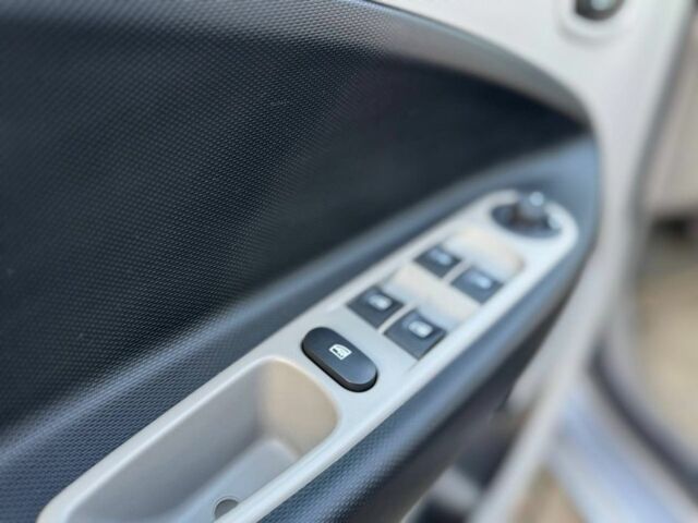 Коричневый Рено Зое, объемом двигателя 0 л и пробегом 133 тыс. км за 5999 $, фото 22 на Automoto.ua