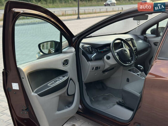 Коричневый Рено Зое, объемом двигателя 0 л и пробегом 120 тыс. км за 6950 $, фото 17 на Automoto.ua