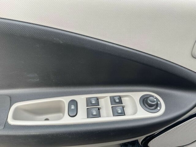 Коричневий Рено Зое, об'ємом двигуна 0 л та пробігом 71 тис. км за 8900 $, фото 12 на Automoto.ua