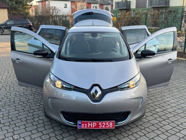 Коричневый Рено Зое, объемом двигателя 0 л и пробегом 133 тыс. км за 5999 $, фото 2 на Automoto.ua