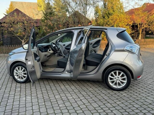 Коричневый Рено Зое, объемом двигателя 0 л и пробегом 133 тыс. км за 5999 $, фото 4 на Automoto.ua