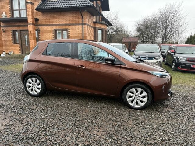 Коричневый Рено Зое, объемом двигателя 0 л и пробегом 129 тыс. км за 6200 $, фото 2 на Automoto.ua