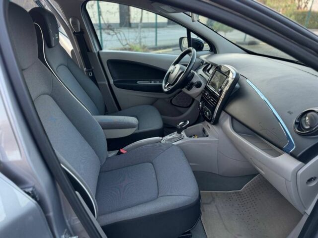 Коричневый Рено Зое, объемом двигателя 0 л и пробегом 133 тыс. км за 5999 $, фото 10 на Automoto.ua