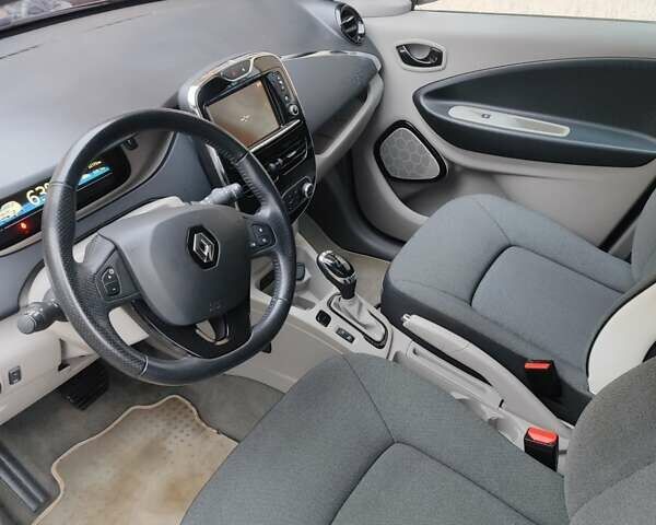 Коричневый Рено Зое, объемом двигателя 0 л и пробегом 52 тыс. км за 8200 $, фото 1 на Automoto.ua