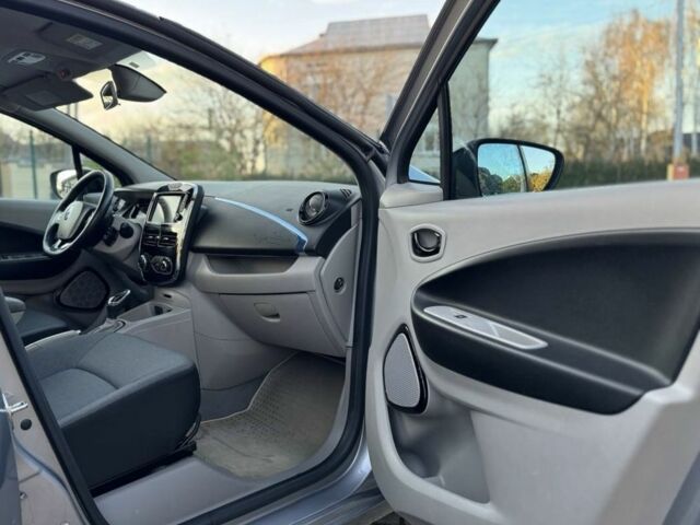 Коричневый Рено Зое, объемом двигателя 0 л и пробегом 133 тыс. км за 5999 $, фото 19 на Automoto.ua