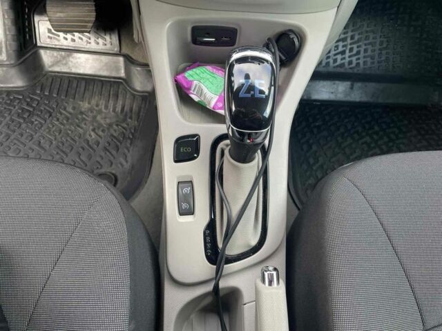 Коричневий Рено Зое, об'ємом двигуна 0 л та пробігом 71 тис. км за 8900 $, фото 11 на Automoto.ua