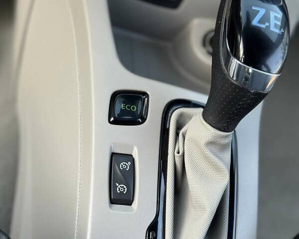 Коричневий Рено Зое, об'ємом двигуна 0 л та пробігом 133 тис. км за 6000 $, фото 27 на Automoto.ua