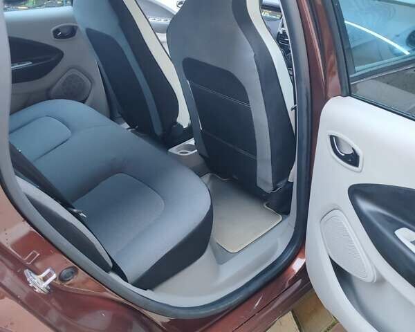 Коричневый Рено Зое, объемом двигателя 0 л и пробегом 52 тыс. км за 8200 $, фото 10 на Automoto.ua