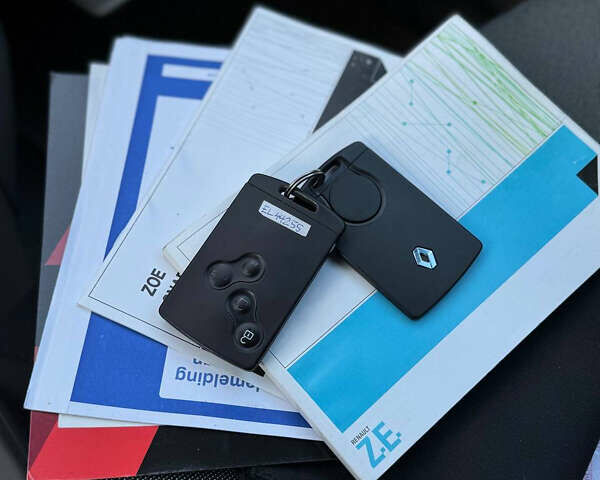 Коричневий Рено Зое, об'ємом двигуна 0 л та пробігом 133 тис. км за 6000 $, фото 7 на Automoto.ua