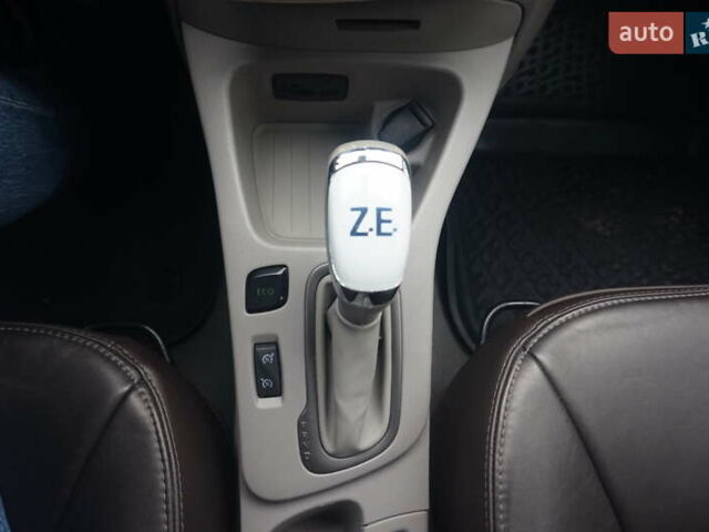 Коричневий Рено Зое, об'ємом двигуна 0 л та пробігом 220 тис. км за 9000 $, фото 34 на Automoto.ua