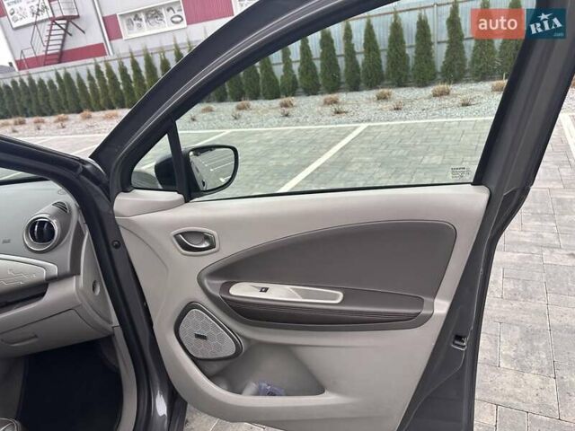 Коричневый Рено Зое, объемом двигателя 0 л и пробегом 35 тыс. км за 11600 $, фото 2 на Automoto.ua