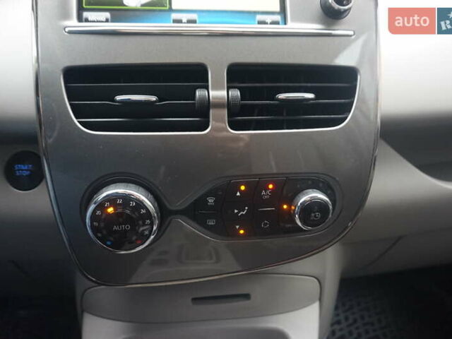 Коричневий Рено Зое, об'ємом двигуна 0 л та пробігом 220 тис. км за 9000 $, фото 32 на Automoto.ua