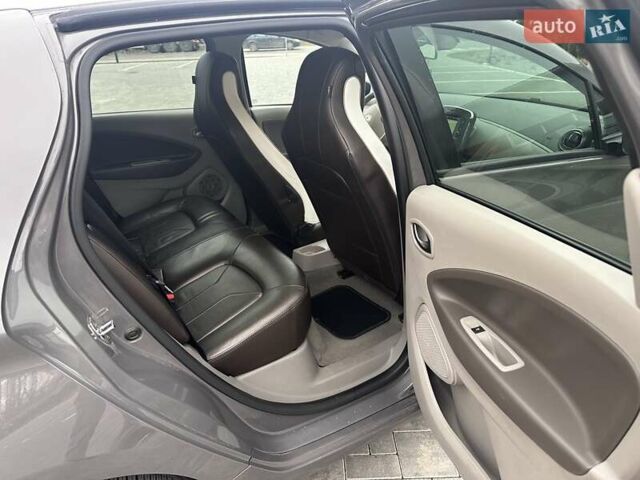 Коричневый Рено Зое, объемом двигателя 0 л и пробегом 35 тыс. км за 11600 $, фото 4 на Automoto.ua