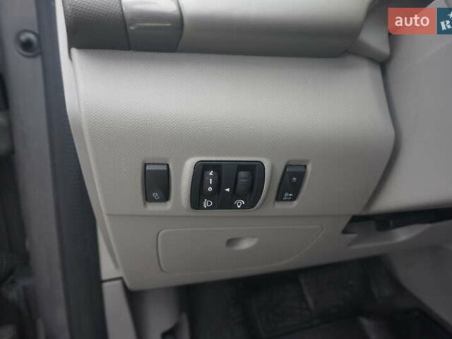 Коричневий Рено Зое, об'ємом двигуна 0 л та пробігом 220 тис. км за 9000 $, фото 28 на Automoto.ua