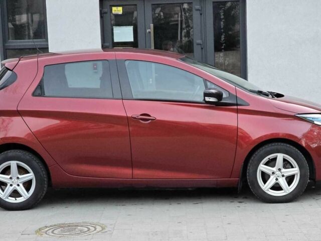 Красный Рено Зое, объемом двигателя 0 л и пробегом 142 тыс. км за 8750 $, фото 1 на Automoto.ua
