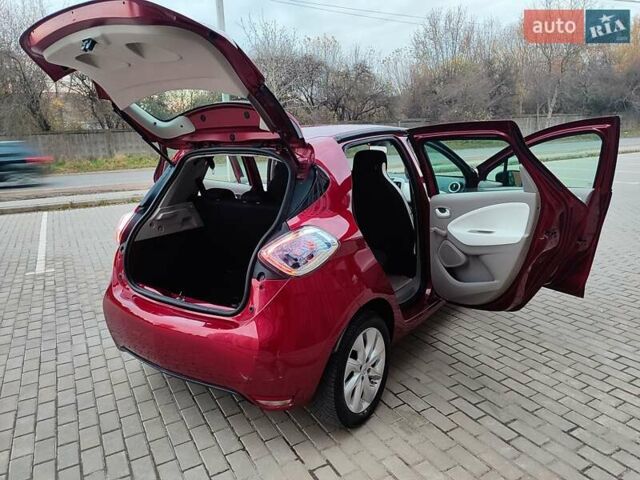 Червоний Рено Зое, об'ємом двигуна 0 л та пробігом 120 тис. км за 8888 $, фото 39 на Automoto.ua
