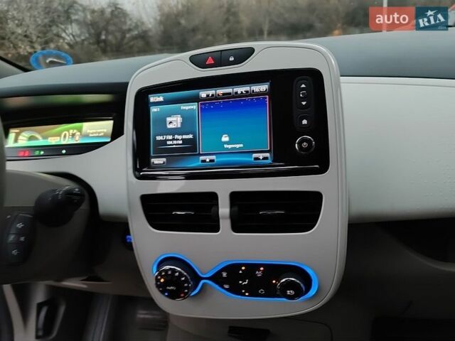 Червоний Рено Зое, об'ємом двигуна 0 л та пробігом 120 тис. км за 8999 $, фото 30 на Automoto.ua
