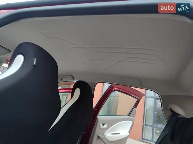 Червоний Рено Зое, об'ємом двигуна 0 л та пробігом 120 тис. км за 8888 $, фото 12 на Automoto.ua