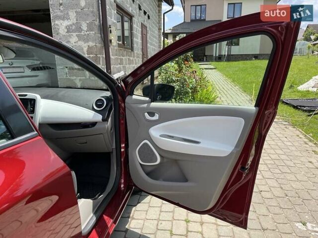 Красный Рено Зое, объемом двигателя 0 л и пробегом 69 тыс. км за 9098 $, фото 11 на Automoto.ua