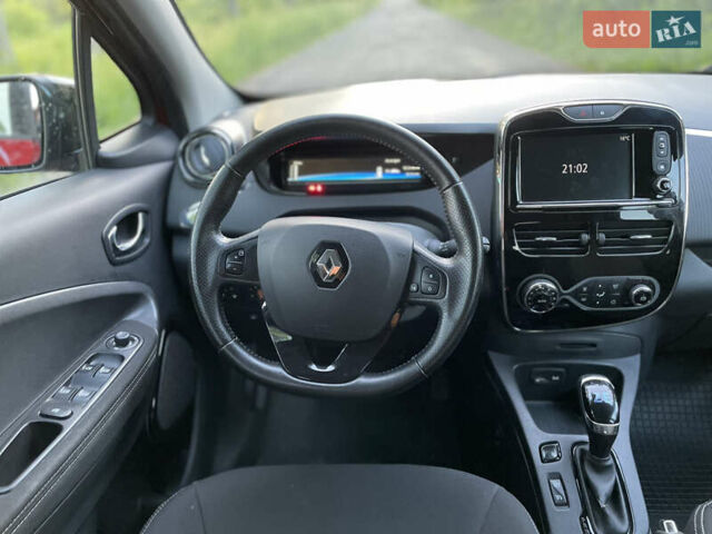 Красный Рено Зое, объемом двигателя 0 л и пробегом 89 тыс. км за 9700 $, фото 16 на Automoto.ua