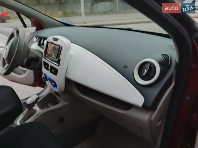 Червоний Рено Зое, об'ємом двигуна 0 л та пробігом 120 тис. км за 8900 $, фото 43 на Automoto.ua