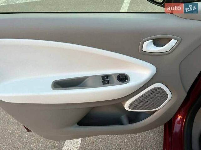 Червоний Рено Зое, об'ємом двигуна 0 л та пробігом 99 тис. км за 10800 $, фото 13 на Automoto.ua