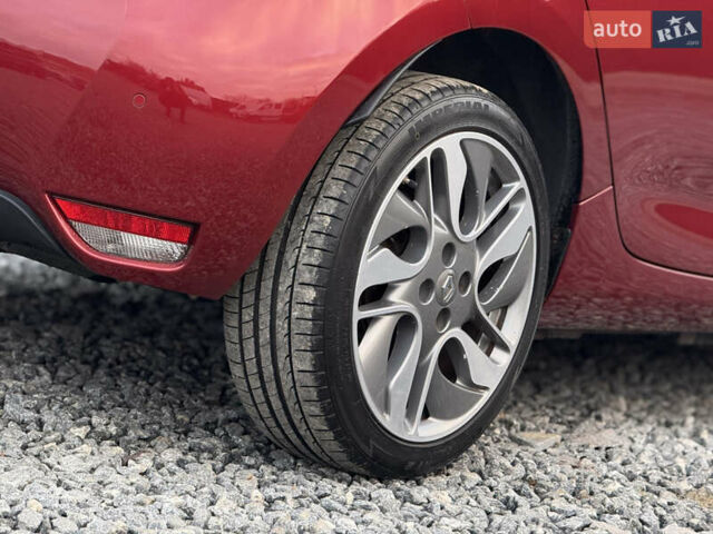 Красный Рено Зое, объемом двигателя 0 л и пробегом 120 тыс. км за 9499 $, фото 13 на Automoto.ua