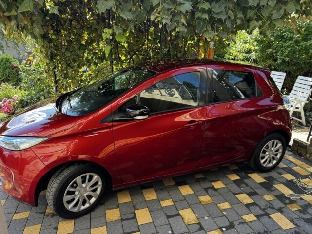 Красный Рено Зое, объемом двигателя 0 л и пробегом 218 тыс. км за 7150 $, фото 3 на Automoto.ua
