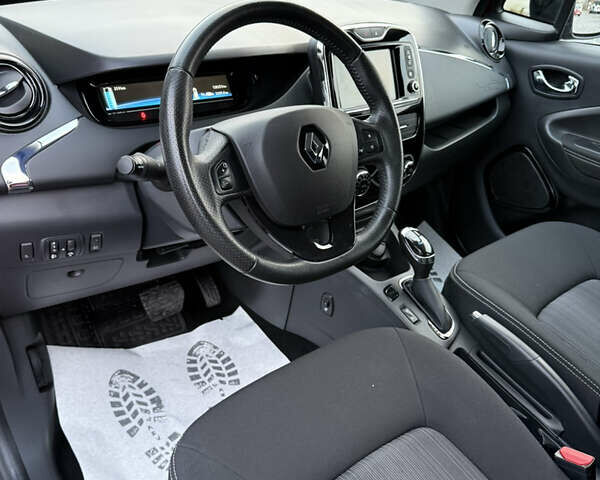 Красный Рено Зое, объемом двигателя 0 л и пробегом 120 тыс. км за 9499 $, фото 26 на Automoto.ua