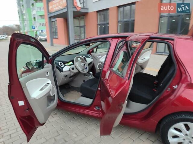Красный Рено Зое, объемом двигателя 0 л и пробегом 120 тыс. км за 8850 $, фото 30 на Automoto.ua
