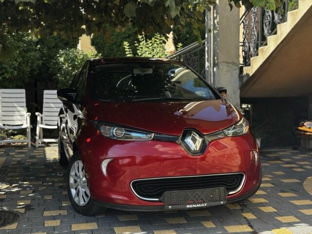 Красный Рено Зое, объемом двигателя 0 л и пробегом 218 тыс. км за 7150 $, фото 1 на Automoto.ua