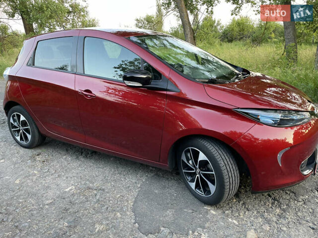 Красный Рено Зое, объемом двигателя 0 л и пробегом 89 тыс. км за 9700 $, фото 8 на Automoto.ua