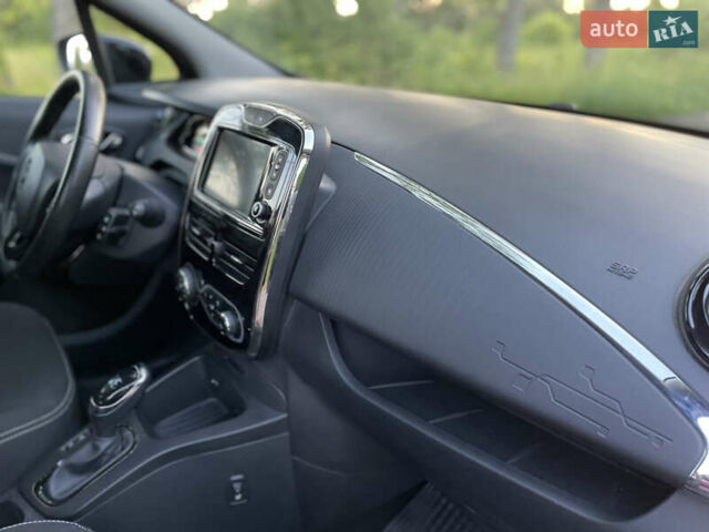 Красный Рено Зое, объемом двигателя 0 л и пробегом 89 тыс. км за 9700 $, фото 14 на Automoto.ua