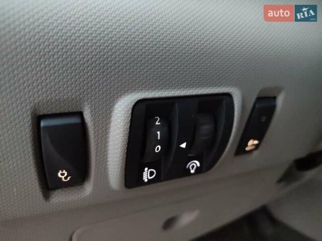 Червоний Рено Зое, об'ємом двигуна 0 л та пробігом 120 тис. км за 8888 $, фото 9 на Automoto.ua