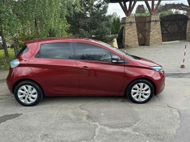 Красный Рено Зое, объемом двигателя 0 л и пробегом 88 тыс. км за 9000 $, фото 1 на Automoto.ua