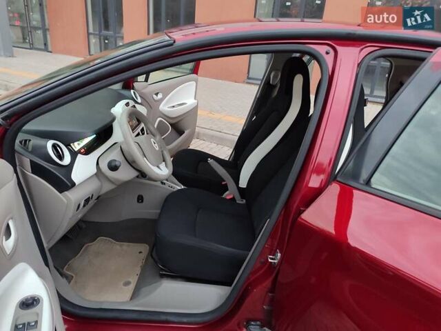 Красный Рено Зое, объемом двигателя 0 л и пробегом 120 тыс. км за 8850 $, фото 68 на Automoto.ua