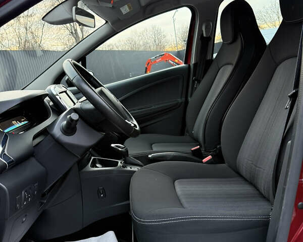 Красный Рено Зое, объемом двигателя 0 л и пробегом 120 тыс. км за 9499 $, фото 25 на Automoto.ua