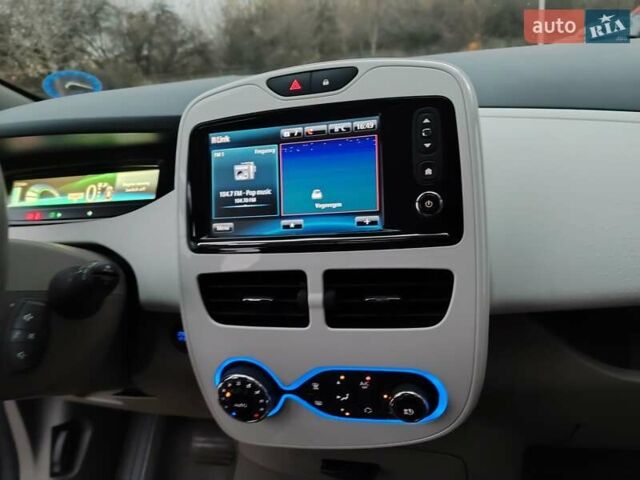 Червоний Рено Зое, об'ємом двигуна 0 л та пробігом 120 тис. км за 8900 $, фото 44 на Automoto.ua