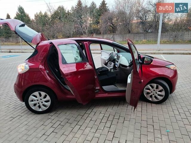 Червоний Рено Зое, об'ємом двигуна 0 л та пробігом 120 тис. км за 8888 $, фото 36 на Automoto.ua