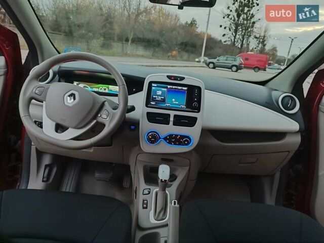 Червоний Рено Зое, об'ємом двигуна 0 л та пробігом 120 тис. км за 8888 $, фото 21 на Automoto.ua