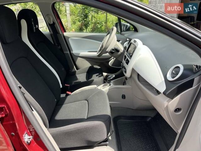 Красный Рено Зое, объемом двигателя 0 л и пробегом 69 тыс. км за 9098 $, фото 12 на Automoto.ua