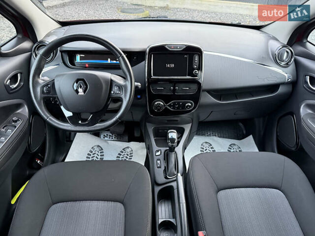 Красный Рено Зое, объемом двигателя 0 л и пробегом 120 тыс. км за 9499 $, фото 29 на Automoto.ua