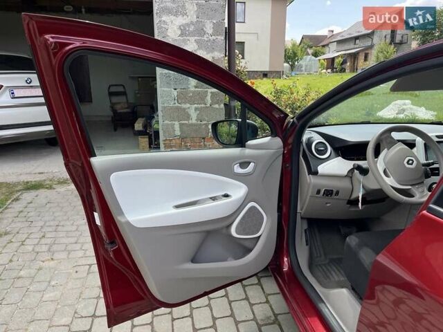 Красный Рено Зое, объемом двигателя 0 л и пробегом 69 тыс. км за 9098 $, фото 9 на Automoto.ua