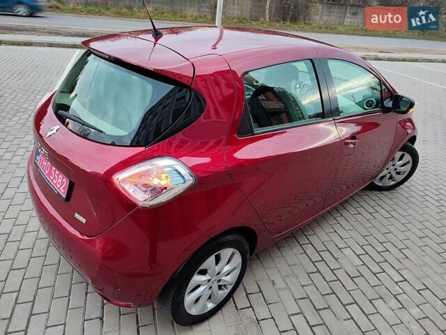 Красный Рено Зое, объемом двигателя 0 л и пробегом 120 тыс. км за 8850 $, фото 9 на Automoto.ua